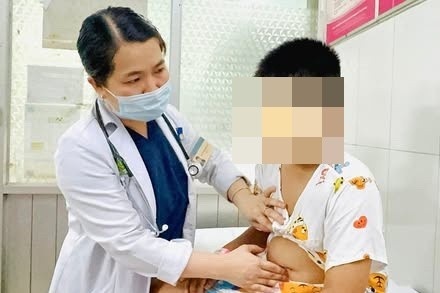 Điều tra, truy xuất nguồn gốc thực phẩm sau bữa ăn bán trú khiến nhiều học sinh nhập viện ở Thành phố Hồ Chí Minh