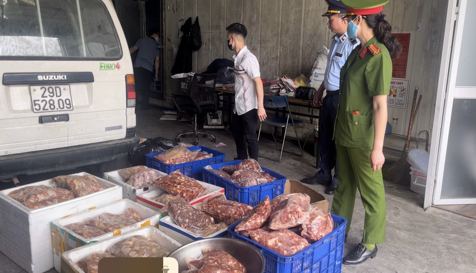Hà Nội xử lý hàng trăm vụ vi phạm an toàn thực phẩm trong đợt cao điểm