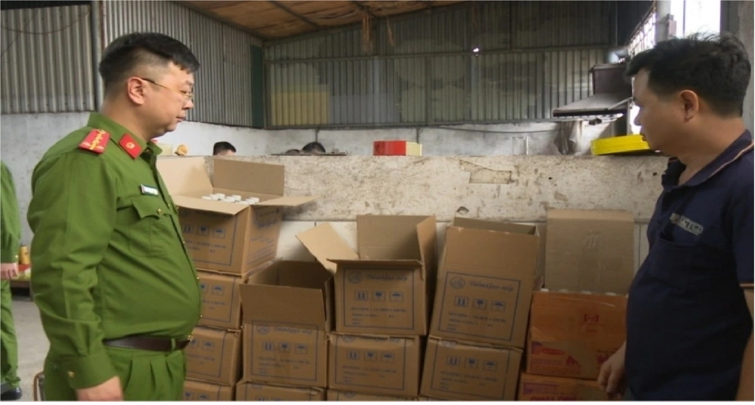 Sản xuất giấm giả từ công thức 6 lít hóa chất pha 200 lít nước lã