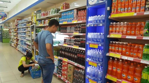 Thị trường nước giải khát thiên nhiên sôi động, người tiêu dùng 'sôi ruột' - Ảnh 1