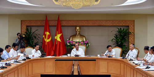 tranh-cai-gay-gat-ve-mot-mat-hang-cong-13-giay-phep